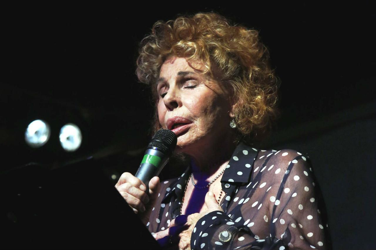 Disco In Vinile Rosso Per Vanoni Solo 500 Copie Autografate Il Giornale D Italia