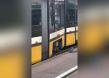 Milano, tram 15 deraglia a Rozzano, 3&deg; incidente in 10 giorni, Atm nega: "Uscito carrello da binari, no deragliamento" - VIDEO