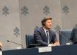 Michael Bublé intona l'Ave Maria in conferenza stampa in Vaticano