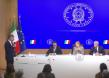 Manovra, Meloni lascia la conferenza stampa: "Siamo fuori tempo massimo, vi lascio Giorgetti", e gli augura "in bocca al lupo" - VIDEO
