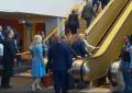 Assemblea Onu a New York, Trump arriva al Palazzo di vetro con Melania e la scala mobile si blocca, costretto a salire a piedi – VIDEO
