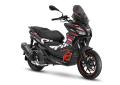 Aprilia, debutta la "grintosa" SR GT Replica 2025
