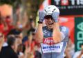 Terza volata vincente di Philipsen alla Vuelta 2025