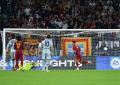 La Roma non sbaglia e vola in vetta: Udinese battuta 2-0