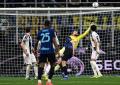 L'Inter piega 3-2 la Juve e prova la fuga in vetta