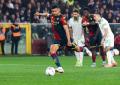 Il Genoa di De Rossi vince 2-1 e rallenta la corsa Champions della Roma