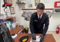 Micidiali penne pistola in elegante astuccio rosso ritrovate dai carabinieri di Napoli a casa di un 27enne assieme a droga e armi tradizionali  -VIDEO