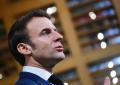 Francia, Macron ignora la pace e annuncia 10 mesi di leva volontaria contro "minaccia" russa: "€900-1000 al mese, i giovani? Non andranno in Ucraina"