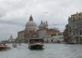 Venezia, coppia di turisti ebrei aggredita da uomini nordafricani in Strada Nova: insulti e gesti osceni, la donna ferita da schegge di vetro