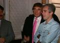File Epstein, Trump firma la legge per la divulgazione dei documenti: "Una bufala, si ritorcerà contro i democratici come le altre"