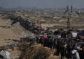 Gaza, continua esodo forzato di 400 mila palestinesi verso sud della Striscia, in 24 ore almeno 90 morti, fra cui operatore Msf - VIDEO