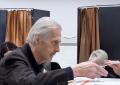 Il ritorno di Vittorio Sgarbi, il critico d'arte al voto a San Severino Marche, le prime immagini dopo il ricovero postate sui social