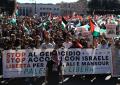 Manifestazione pro-Palestina a Roma, 1 milione per Gaza e Flotilla, striscione "7 ottobre giornata della Resistenza palestinese" - DIRETTA