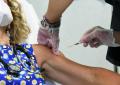 Vaccino Covid, tribunale di Asti riconosce nesso causale per 52enne colpita da effetti avversi, 3mila € al mese a vita per la donna che non cammina più