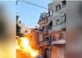 Gaza, raid aerei Idf nel campo profughi di Al-Bureij e a est di Khan Younis, violente esplosioni radono al suolo le case - VIDEO