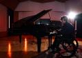 Frenci, il pianista che ha trasformato la tetraplegia in musica: "Credete nei sogni, non negli incubi degli altri"