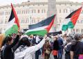 I manifestanti pro Palestina devastano la sede di "La Stampa" a Torino: giuste le ragioni della protesta, sbagliati i modi