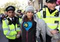 Greta Thunberg arrestata a Londra in sit-in pro-Pal: aveva esposto cartello pro-Palestine Action, considerato gruppo terroristico in Uk - VIDEO