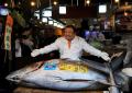 Giappone, tonno da 243kg venduto all&rsquo;asta a Tokyo a 510,3mln di yen (&euro;2,8mln), battuto il record del 2019 (333,6 milioni di yen)
