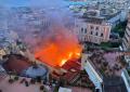 Napoli, incendio al Teatro Sannazzaro, a fuoco la cupola, ipotesi rogo scaturito da cortocircuito, 4 persone intossicate &ndash; VIDEO