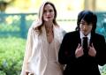Angelina Jolie e Brad Pitt, anche il figlio maggiore Maddox rinuncia al cognome del padre