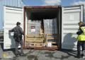 Genova, trecentomila pacchetti di sigarette dal Medio Oriente nascosti nel carbone per barbecue, maxi sequestro della finanza