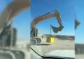 Gaza, il VIDEO della costruzione del "muro giallo" per "chiarire le linee di controllo Idf": blocchi di cemento alti 3,5m e pannelli dipinti ogni 200m