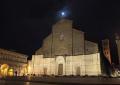 Sesso sui gradoni della basilica di San Petronio in piazza Maggiore a Bologna, prima un rapporto orale, poi un rapporto completo - VIDEO