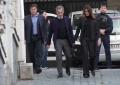 Sarkozy entra in carcere, l'uscita da casa con Carla Bruni mano nella mano, il volto tirato e il post: "Rinchiuso un innocente" - VIDEO