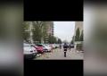 Milano, 62enne accoltellata al viso dall'ex marito in strada nel quartiere Bruzzano, l'uomo fuggito in scooter - VIDEO