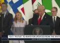 Sharm el-Sheikh, Trump incensa Meloni: "Politica di successo, donna giovane e bella, negli Usa non potrei dirlo ma qui corro il rischio" - VIDEO