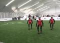 I robot umanoidi si allenano a Pechino per i mondiali di calcio