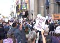 Protesta a Los Angeles contro rimozione conduttore Abc Jimmy Kimmel