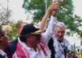 Presidente colombiano e Roger Waters insieme a manifestazione Pro-pal