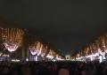La spettacolare illuminazione natalizia degli Champs-Elysées a Parigi