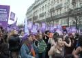 Parigi, migliaia in piazza contro la violenza sulle donne