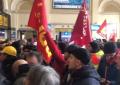 Ex Ilva, a Genova lavoratori occupano la stazione Brignole