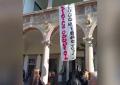 Abbordaggio Flotilla, Università Statale di Milano occupata, studenti barricati nell’aula 211: “Lo avevamo promesso, bloccheremo tutto” - VIDEO