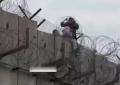Cisgiordania, il VIDEO della bimba palestinese calata di nascosto dal muro spinato per avere cure negate da restrizioni israeliane
