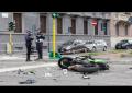 Incidente a Milano, scontro tra moto e taxi in viale Corsica, morti i due centauri 20enni, ferito il tassista - VIDEO 