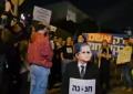 Israele, manifestazione davanti a casa di Herzog per protestare contro richiesta di grazia di Netanyahu, presenti esponenti opposizione - VIDEO