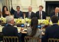 Trump riceve i capi delle Big Tech. Tra gli altri, Zuckerberg, Tim Cook e Bill Gates