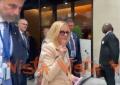 Meloni scherza e fa gesto "ti tengo d'occhio" con le dita prima di entrare all’Onu a New York