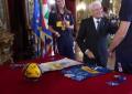 Mattarella riceve Italvolley, per lui in dono medaglie, pallone e magliette autografate