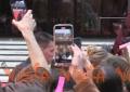 Jennifer Lawrence accolta dai fan sul red carpet della mostra del Cinema di Roma