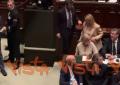 Meloni va via al termine della sua replica discussione su Consiglio europeo in Aula a Montecitorio