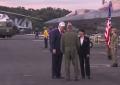 Trump con berretto Usa arriva con la premier giapponese Sanae Takaichi alla base navale di Yokosuka