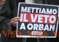 Viktor Orbàn arriva a Palazzo Chigi, il flashmob di protesta di +Europa, con Magi