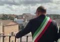 Verdone "sindaco per un giorno" lancia baci da balcone Campidoglio