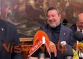 Salvini va via a fine conferenza stampa inseguito dai cronisti ma risponde solo sul Milan